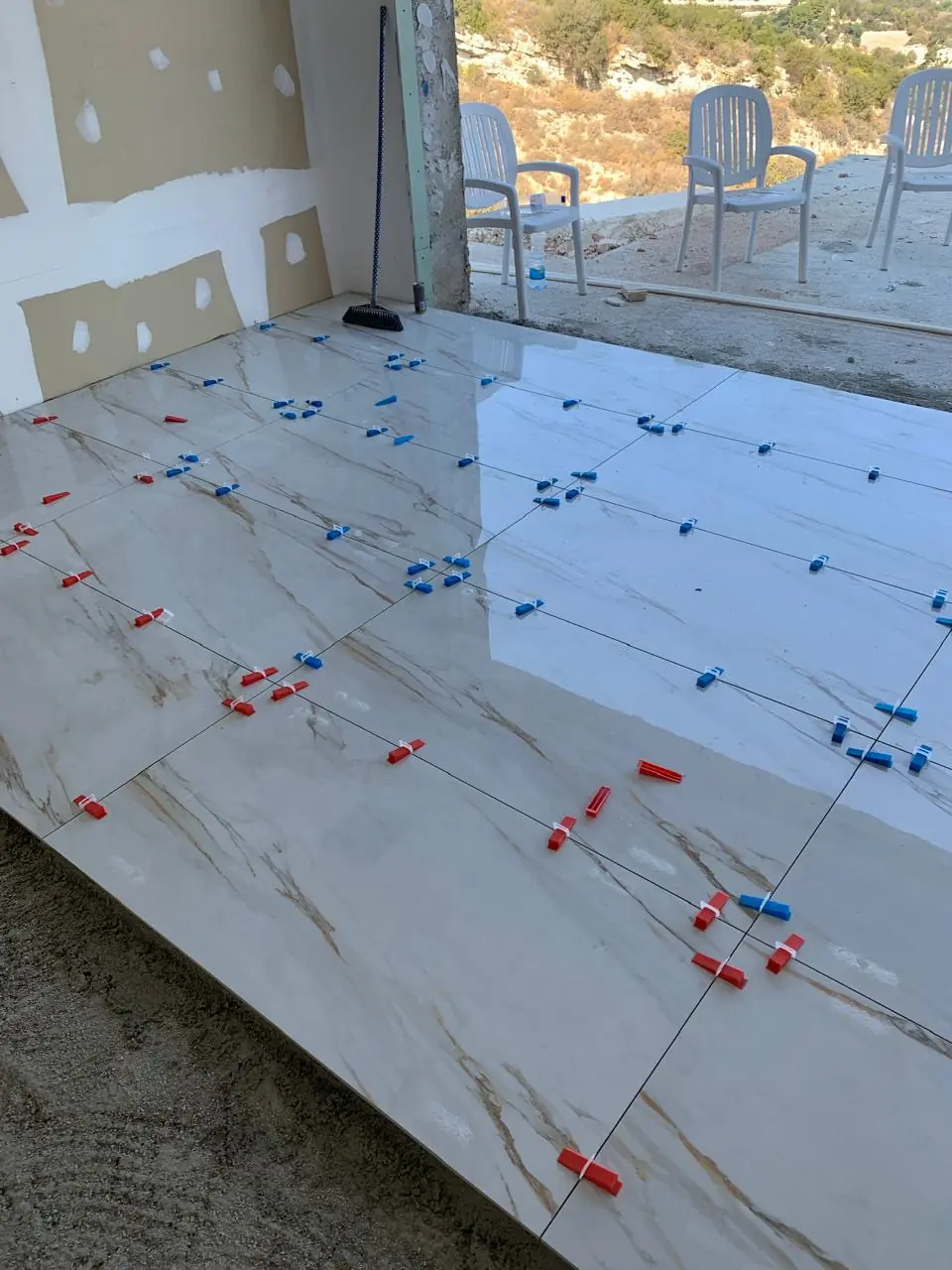 Large-format marble, levelled by hand